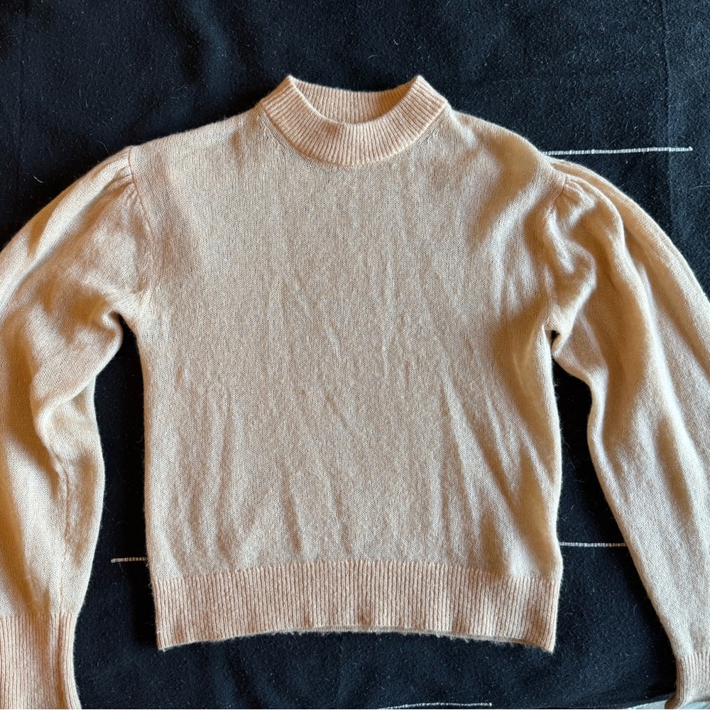Stockholm Atelier s peach neutral color sweater, size small Snow skirt